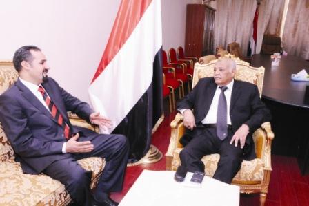 باسندوة لدى لقائه مدير الشركة الليبية للاستثمار الخارجي أمس